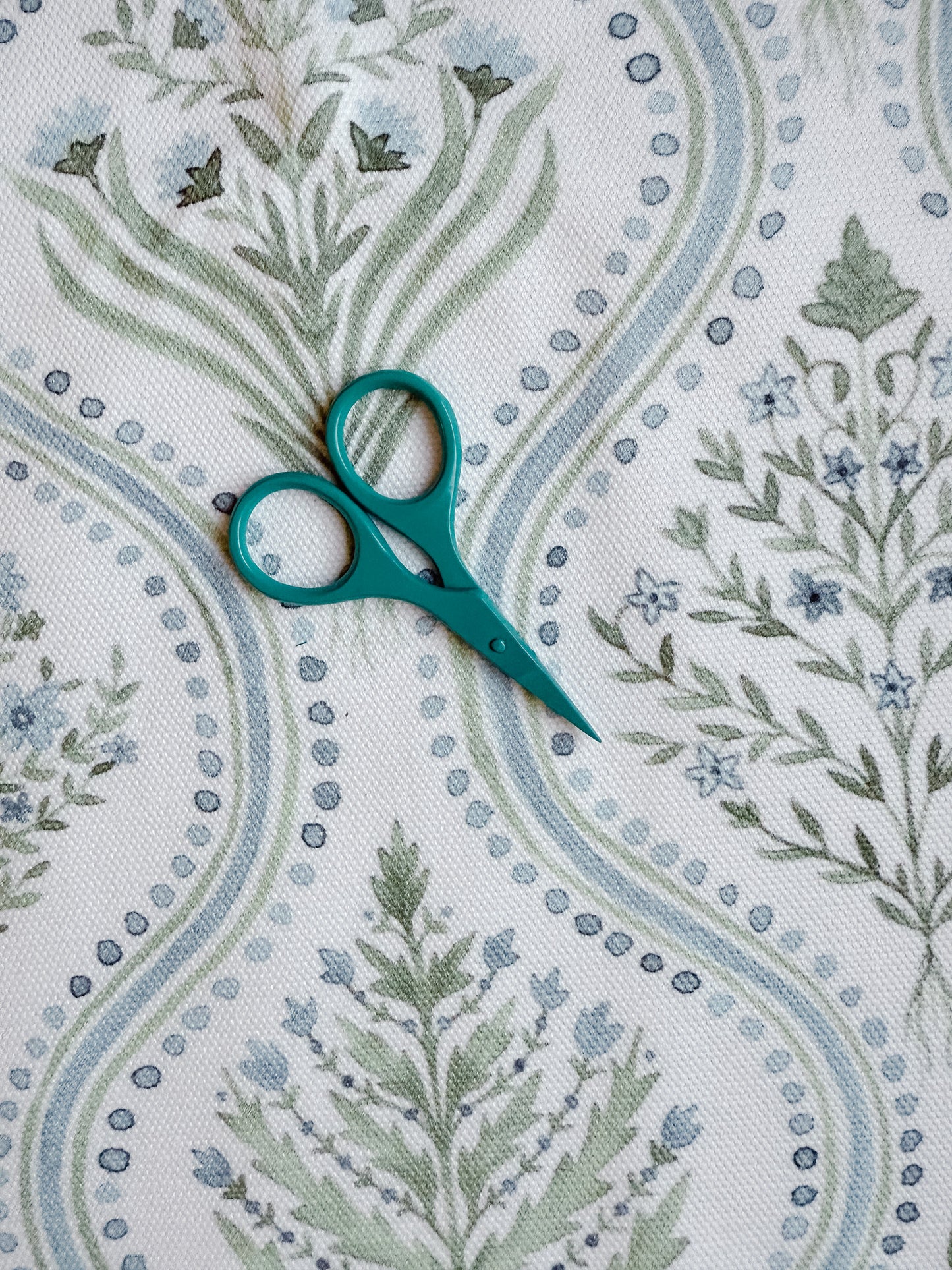 Small Rounded Scissors