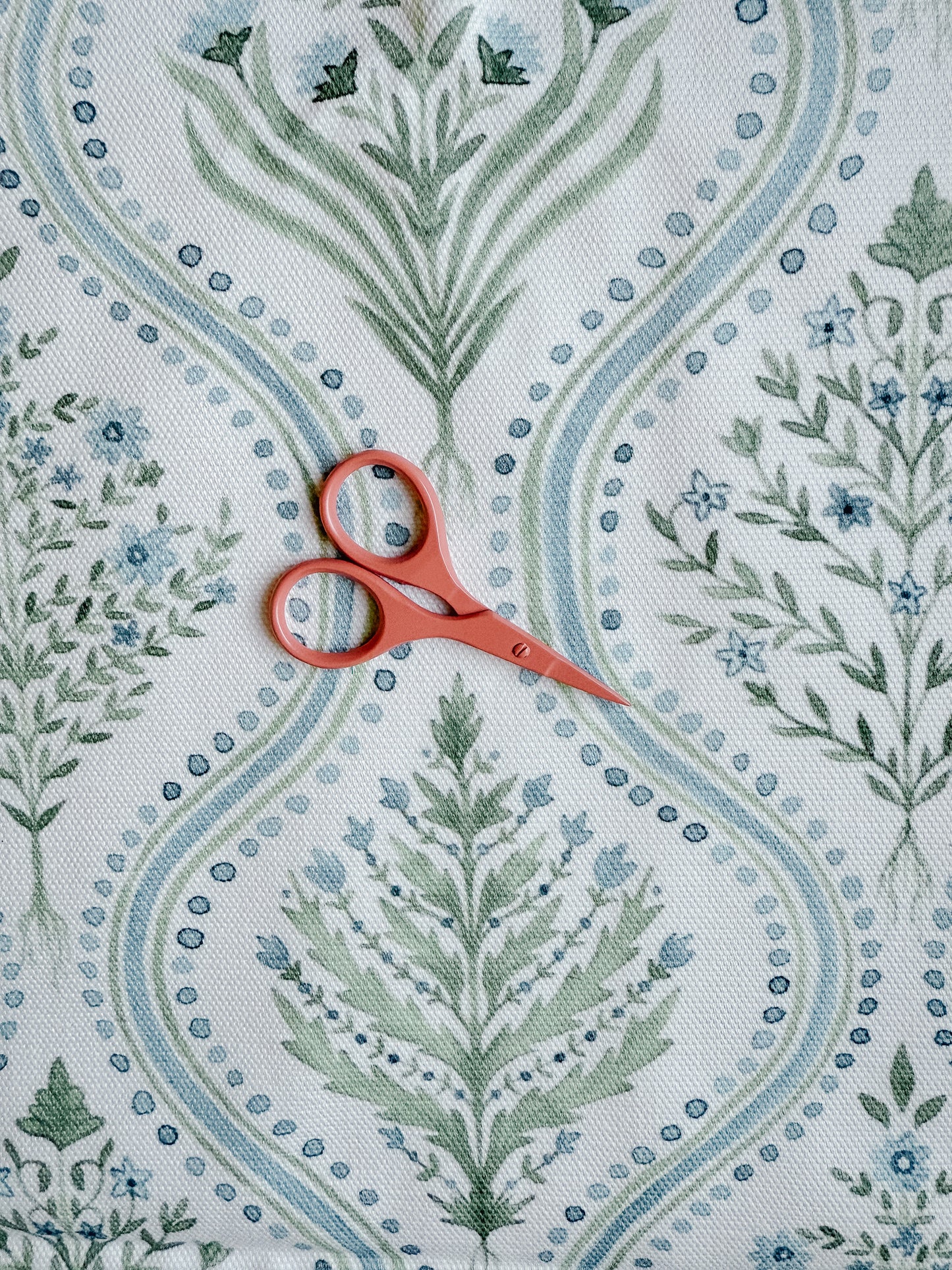 Small Rounded Scissors