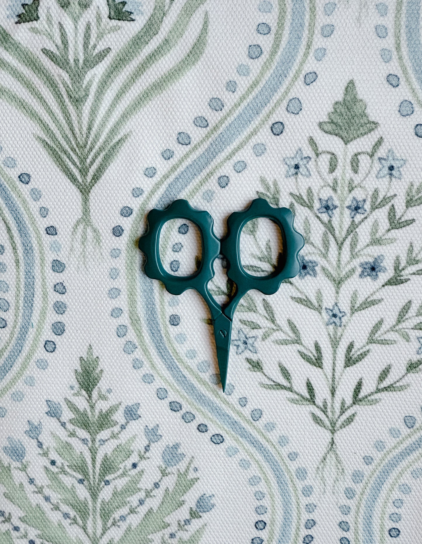 Scalloped Scissors