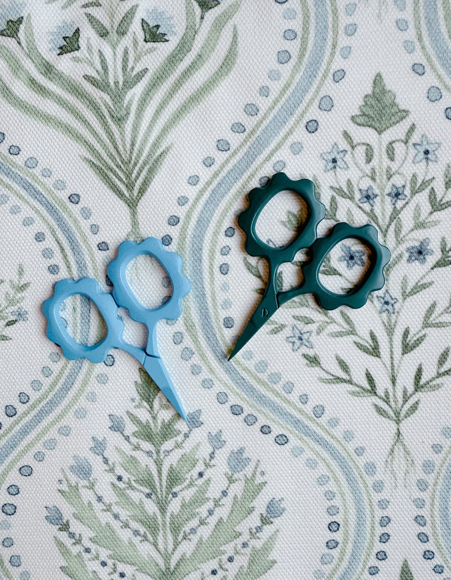 Scalloped Scissors