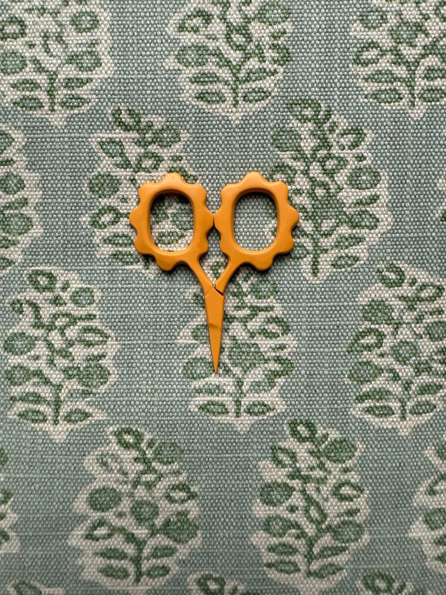Scalloped Scissors